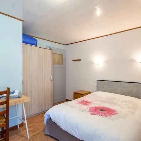 Pet Friendly In With Kitchen *